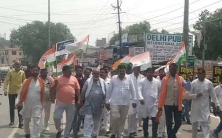 औरैया में निकली भव्य तिरंगा यात्रा, शहीदों को श्रद्धांजलि और सेना को समर्थन