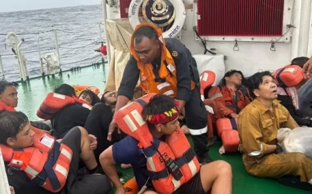 भारतीय नौसेना ने संकटग्रस्त MSC Elsa-3 मालवाहक पोत से सभी 24 क्रू मेंबर्स को सुरक्षित निकाला