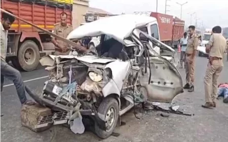 बुलंदशहर सड़क हादसा: ट्रैक्टर-ट्रॉली से टकराई कार, 3 की मौत, 1 गंभीर घायल