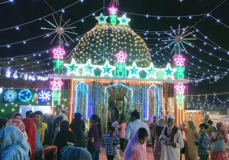 "बाबा अल्तमश शाह का 53वां उर्स: भरथना में सूफियाना रंग, हजारों ने पेश की अकीदत"