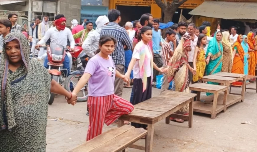 गर्मी की मार, बिजली बेकार – भरथना की सड़कों पर अब सवालों की बौछार!"