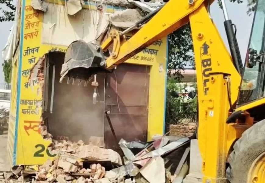 संभल में अतिक्रमण विरोधी अभियान तेज, चंदौसी रोड से अवैध निर्माण हटाए गए