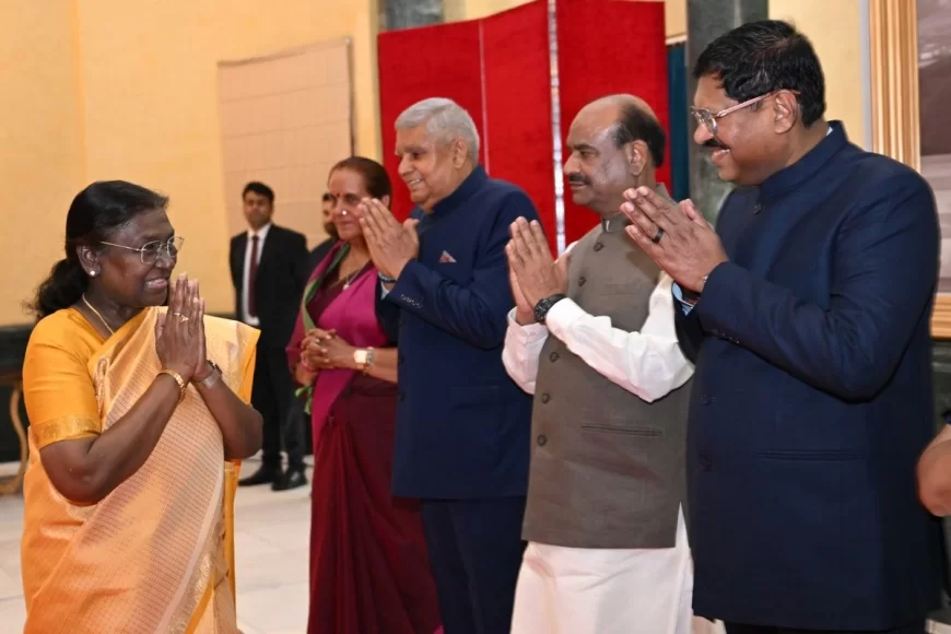 राष्ट्रपति मुर्मू ने मुख्य न्यायाधीश बी.आर. गवई के सम्मान में आयोजित किया रात्रिभोज