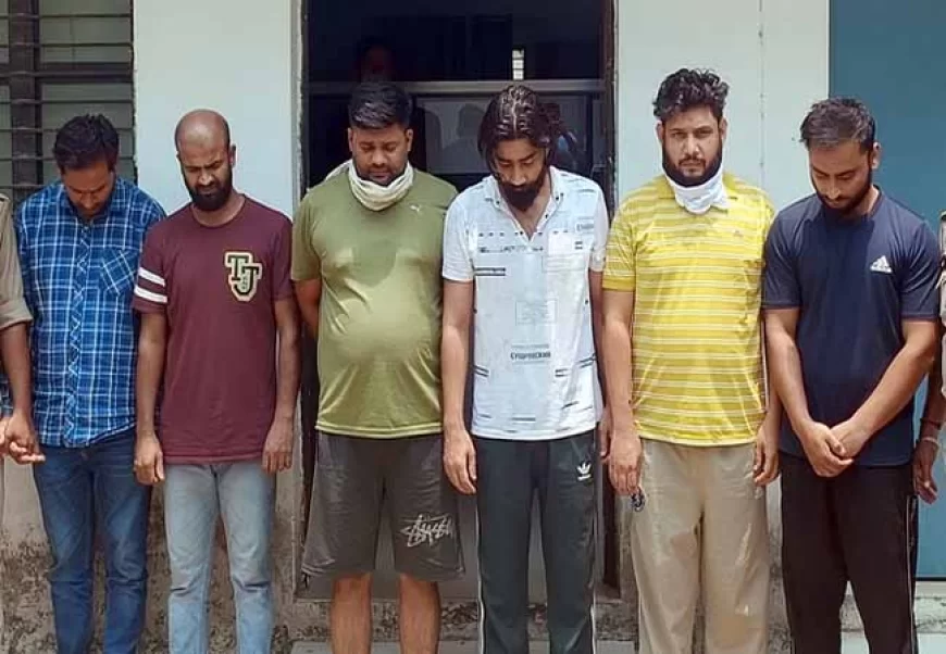 बिजनौर: रिटायर्ड नौसेना अधिकारी से शेयर ट्रेडिंग के नाम पर 2 करोड़ की ठगी, 6 गिरफ्तार