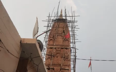 आकाशीय बिजली ने मचाई तबाही, मंदिर का गुंबद चटका, कई लोग घायल