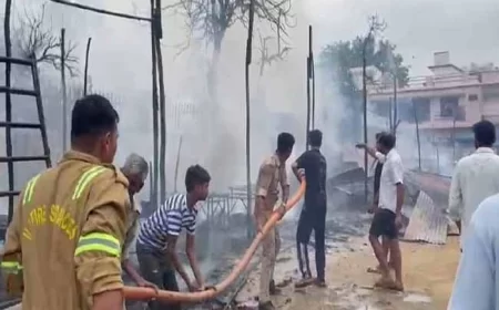 बदायूं मेले में भीषण आग, 20+ दुकानें जलीं, सिलेंडर ब्लास्ट से मचा हड़कंप