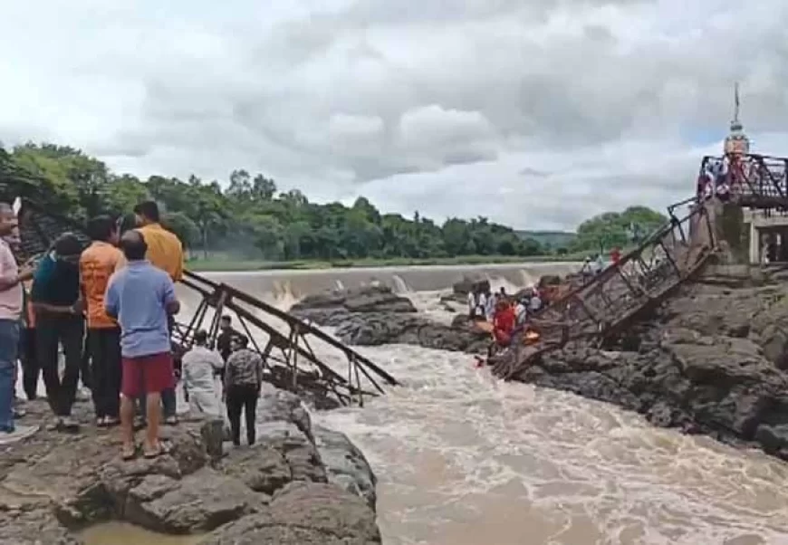 पुणे में जर्जर पुल टूटने से बड़ा हादसा, 6 की मौत, कई लापता