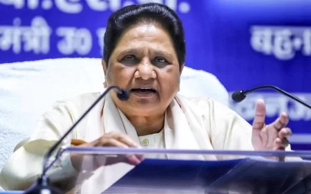 यूपी में प्राथमिक स्कूलों के विलय पर सियासी तूफान, मायावती ने कहा – गरीबों के साथ अन्याय