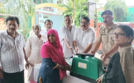 समाजसेवा की मिसाल: 17 महिलाओं को सिलाई मशीन, चार को आर्थिक सहायता, एक बेटी को विवाह सामग्री