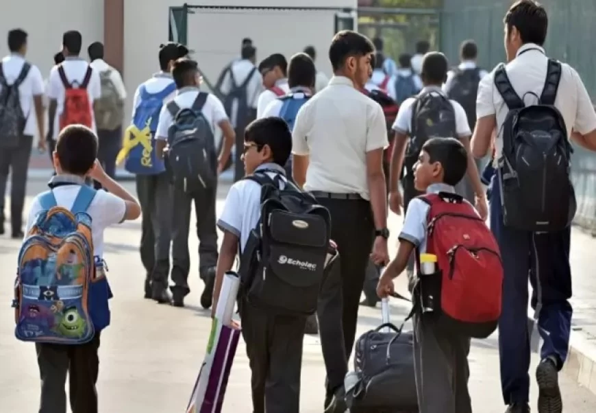 कुशीनगर में बिना मान्यता स्कूलों पर बड़ी कार्रवाई, डीएम ने दिए जांच के निर्देश