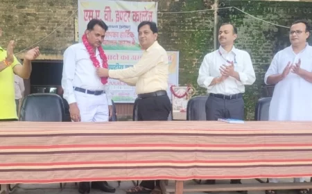 जिला स्तरीय फुटबॉल में S A V इंटर कॉलेज का दबदबा, तीन खिताब अपने नाम"