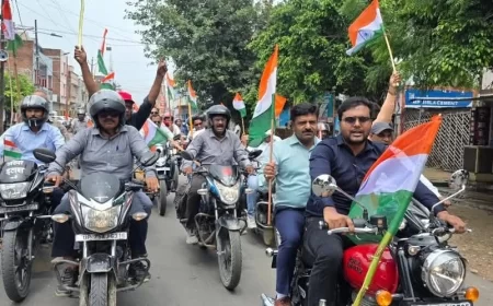 भरथना में शिक्षक-शिक्षिकाओं ने निकाली भव्य तिरंगा यात्रा