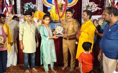 भरथना में गणेश महोत्सव पर मेधावी छात्रों का सम्मान, तीन दर्जन विद्यार्थियों को मिला गौरव