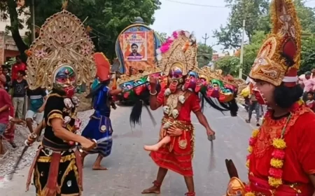 भरथना में शिव बरात का भव्य आयोजन, झांकियों और नृत्य प्रस्तुतियों ने मोहा मन