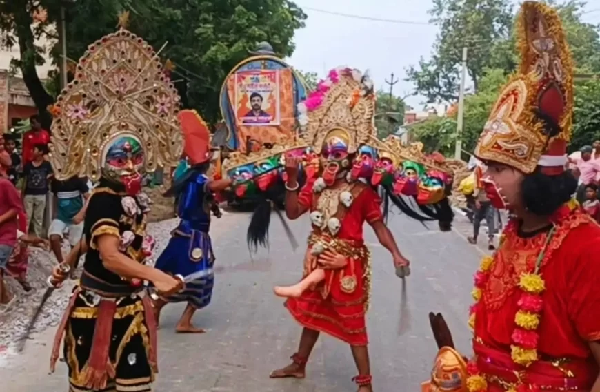 भरथना में शिव बरात का भव्य आयोजन, झांकियों और नृत्य प्रस्तुतियों ने मोहा मन