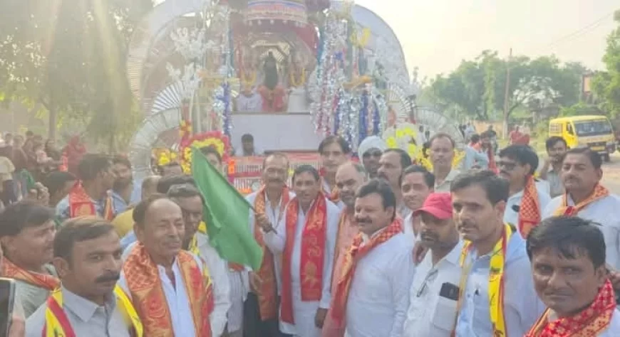 "भरथना में निकली भगवान श्रीराम की भव्य बारात, आकर्षक झांकियों ने मोहा मन"