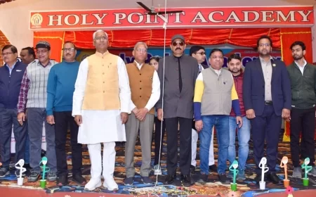 भरथना: होली पॉइंट एकेडमी में 77वां गणतंत्र दिवस समारोह