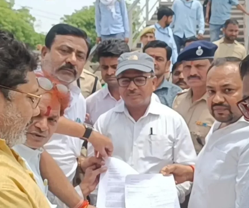 फाटक बंद होने से शहर दो हिस्सों में बंटेगा? DRM के सामने उठी आवाज