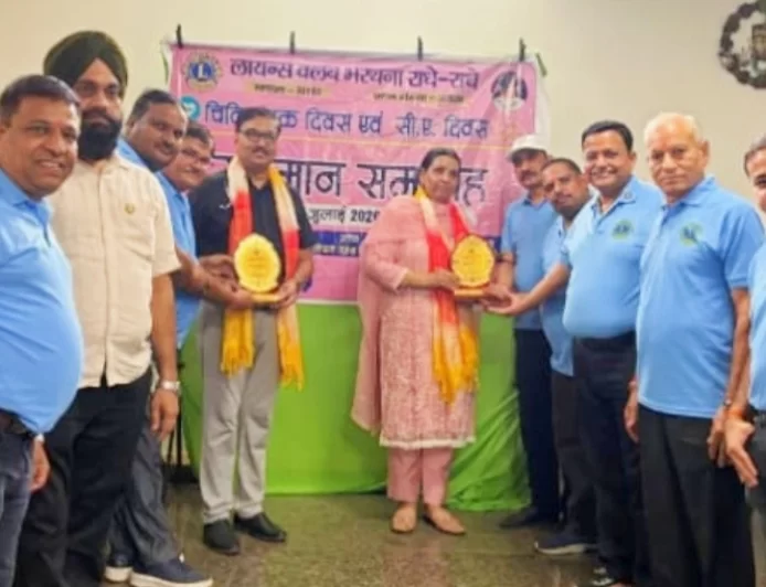लायंस क्लब 'राधे-राधे' ने डॉक्टरों और CA को किया सम्मानित
